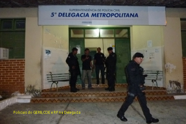 F1--frente-da-delegacia