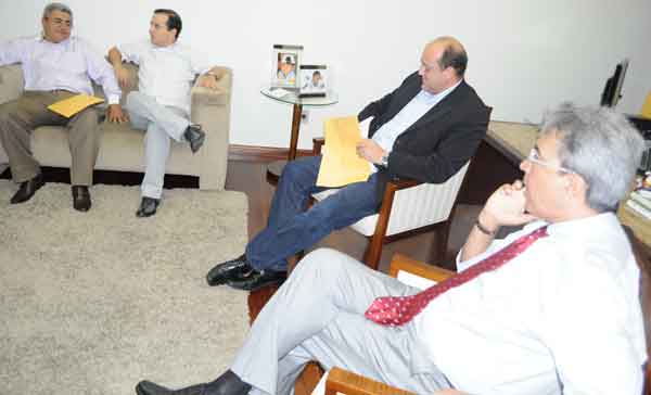 Pref-de-Poo-Valadares-F-e-Deda.--02