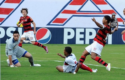 29_MHG_ESP_ronaldinhogol