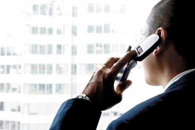 Homem-falando-no-telefone-celular_bigthumb506