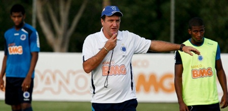 cuca-em-treinamento-na-toca-da-raposa-ii-em-belo-horizonte-962011-1307663182296_615x300