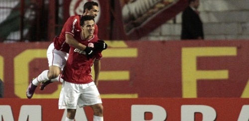 leandro-damiao-comemora-gol-de-empate-contra-o-palmeiras-2-a-2-no-beira-rio-120611-1307912708622_615x300