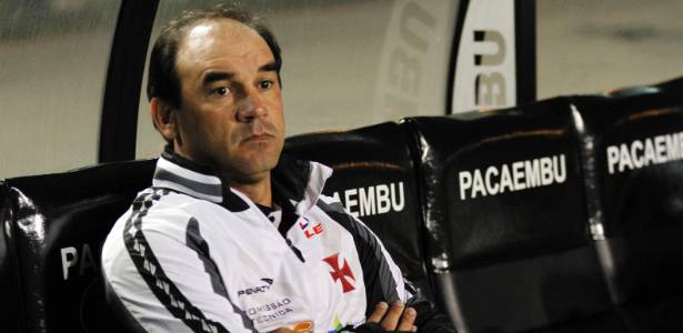 ricardo-gomes-tecnico-do-vasco-1314642000330_615x300