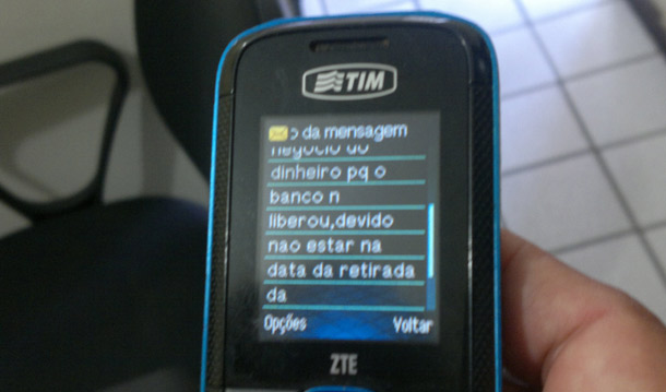 celular-com-a-e-mil-2