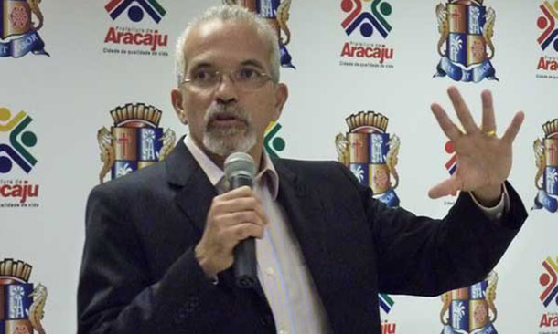 Prefito-Edvaldo-com-a-mo-aberta--5xxxxxxx