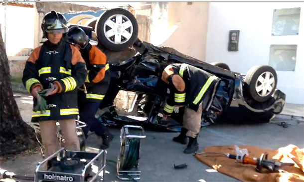 slide-adolescente-arremessada