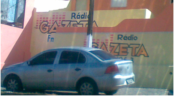 CARRO-DA-POLICIA-NA-FM