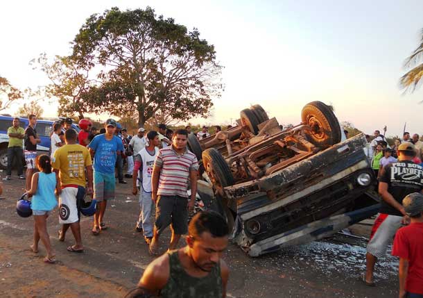 CAMINHAO-BATE-EM-VACA-01