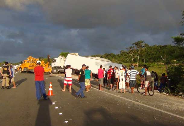 0--carreta-tomba-br-101