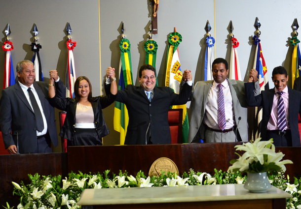 FOTO-DA--mesa-diretora-eleita-2013-2014