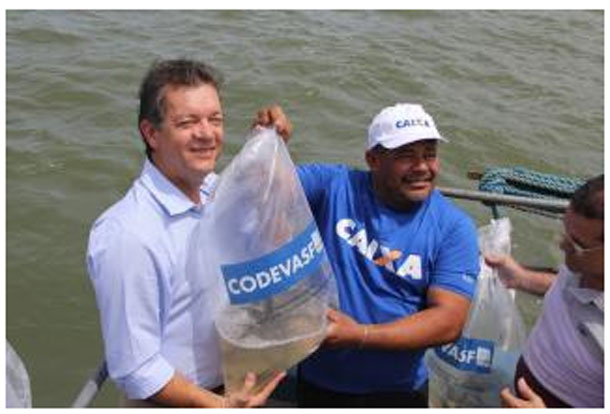 laercio-em-peixamento-no-sao-francisco