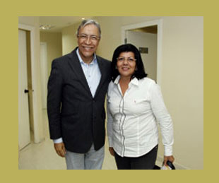 Deda-e-Angelica--abraçados-moldura