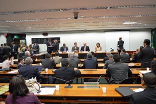 Laercio-Oliveira--na-comissao-do-trabalho--1