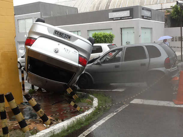 Acidente-na-Rua-Maruim-com-Sirri--00