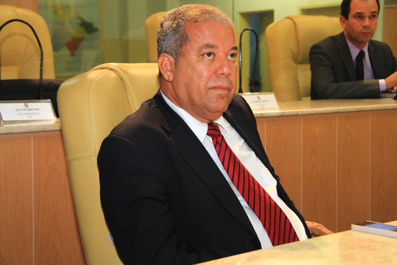 emmanuel sentado Andressa Barreto