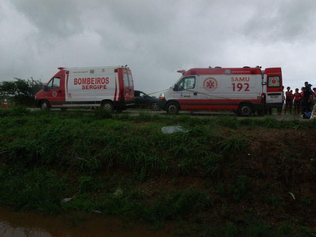 Acidente-em-Queimadas-mata-03--ambulancia
