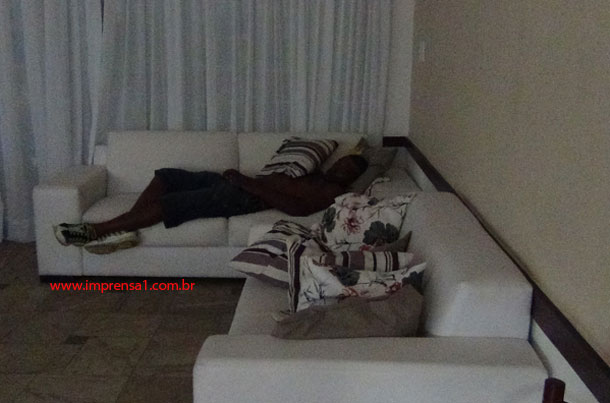 Homemn-invade-restaurante-Buana--SLIDE-O