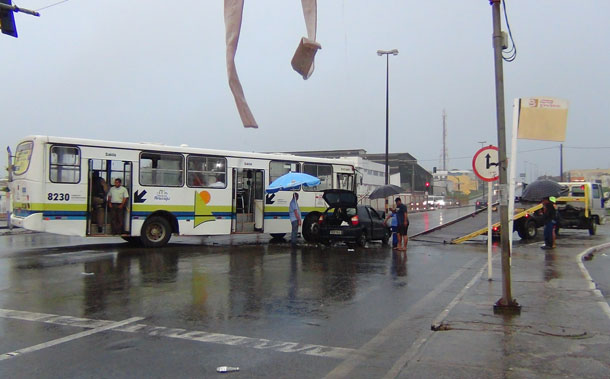 Acidente-na-Oswaldo-Aranha--07