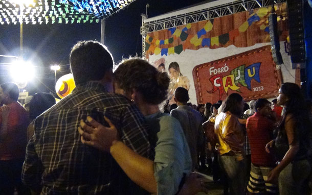 Casal-apaixonado-no-forro-caju-2013---5