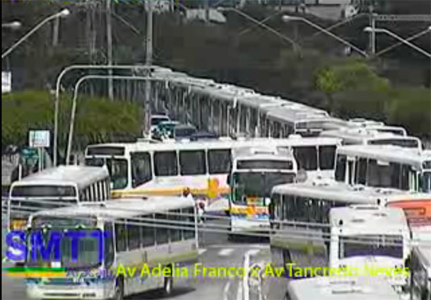 Onibus-da-VCA--funcionarios-dfecham-terminais-2