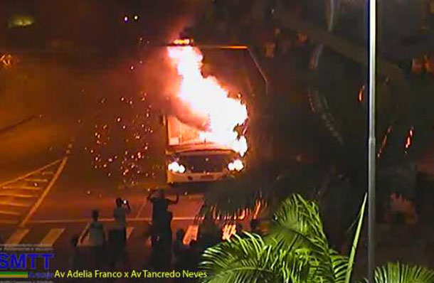 Onibus-incendiado--Marcos-Rolemberg--7