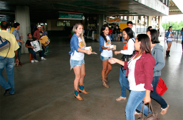 Turistas-chegam-a-Aracaju-para-o-forro-01