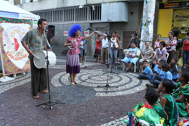 Apresentações culturais fazem conscientização ambiental no “Calçadão Popular”