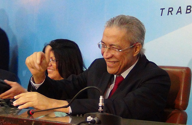 Marcelo Déda comemora e desfaz de boatos sobre o seu estado de saúde