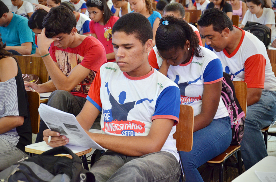 Mais de 6 mil alunos participaram de simulado para o Enem nesta terça