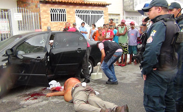 Advogado é assassinado dentro do carro com vários tiros