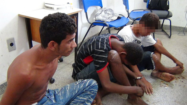 Bandidos roubam carro para realizar assaltos e em menos de uma hora são presos pela PM