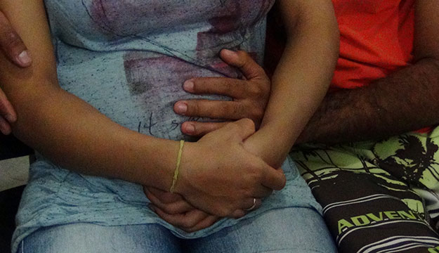 Casal de bandidos anuncia assalto e ameaça perfurar a barriga de uma gravida