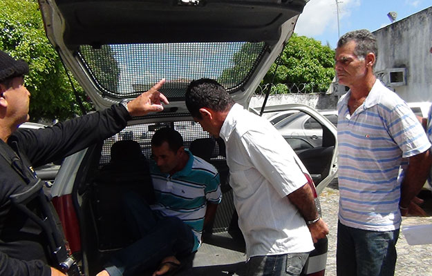 Policia de Sergipe apresenta acusados de matar idoso por causa de som alto
