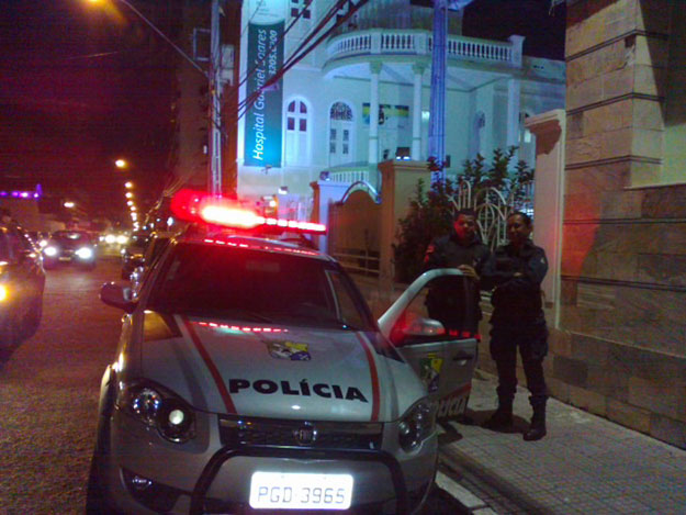 Homem é esfaqueado porque colega de trabalho foi demitido