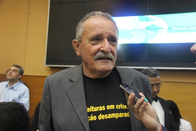 “É preciso gastar mais com o povo e menos com a máquina”, diz Zé Carlos Machado