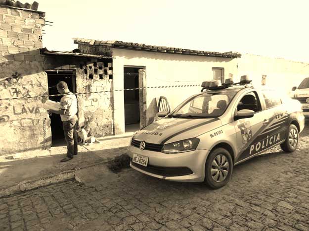 Bandidos invadem casa mata um adolescente e deixa outro ferido