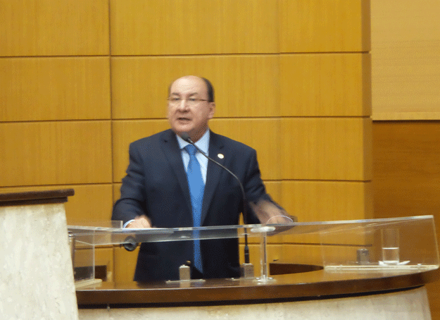 Deputado diz vai desmascarar a famazinha de direito e honesto do Senador Valadares