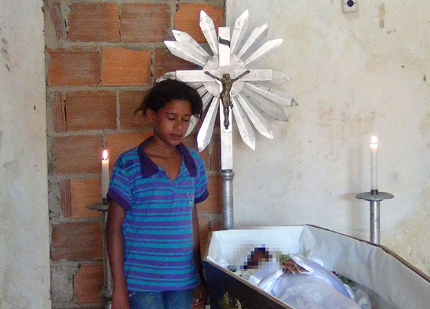 Criança morre eletrocutada em Sergipe por causa de uma manga