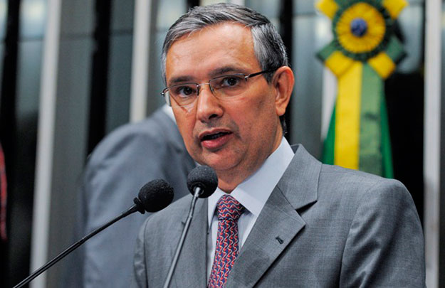 Senador Amorim usa a tribuna para destacar o combate ao câncer de próstata