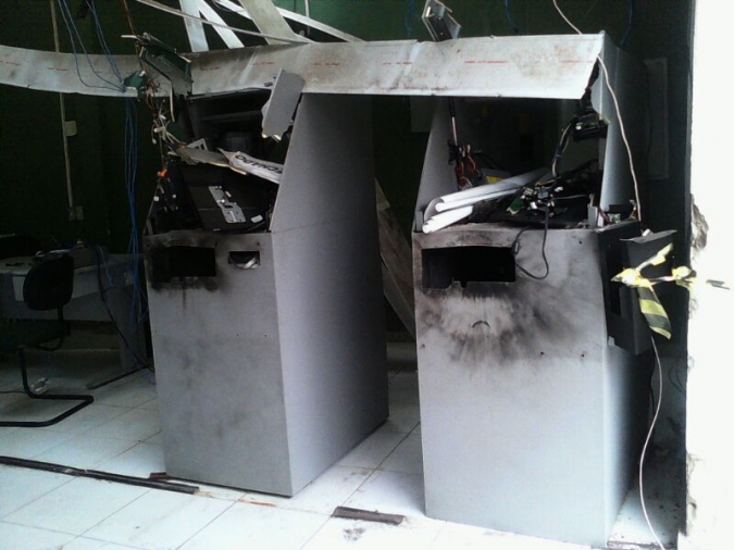 Bandidos explodem caixas eletrônicos em Sergipe