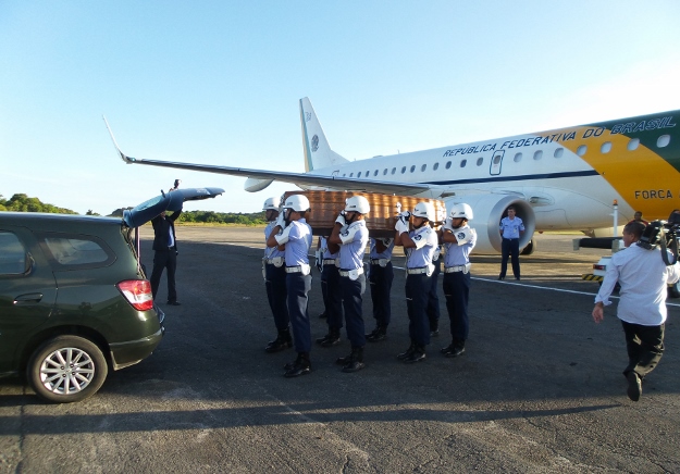 Funeral de Marcelo Déda emociona familiares e amigos “VEJA OS VIDEOS “