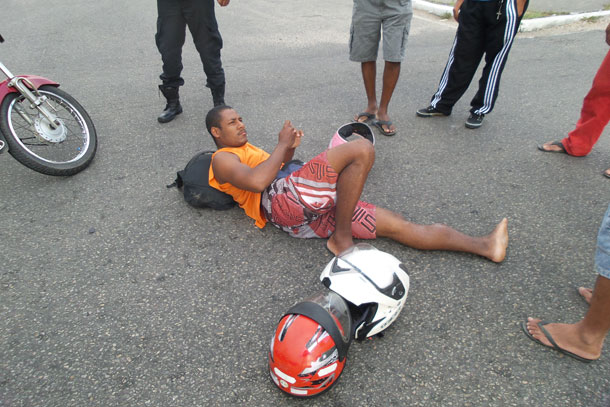 Homem quebra a perna por causa de um cachorro