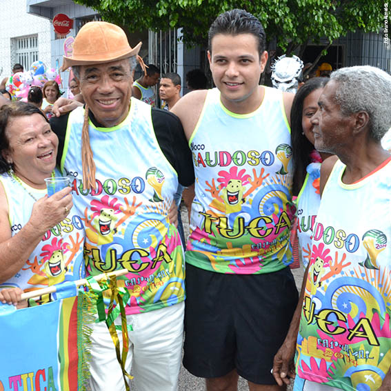 Bloco Saudoso Tuca leva alegria ao Siqueira Campos