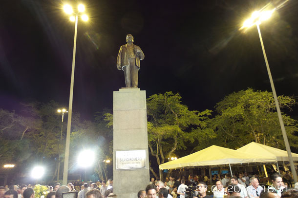 Prefeitura de Aracaju entrega Praça Camerino reformada à população
