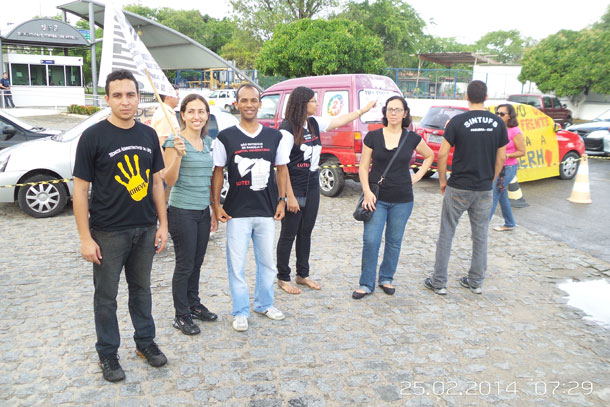 Entrada  da Universidade Federal de Sergipe é bloqueada por sindicalistas