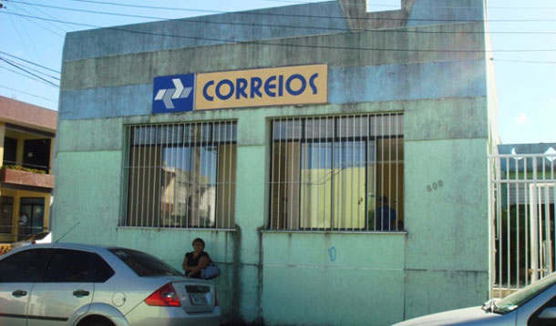 Bandidos invadem agência dos correios em Aracaju e realizam assalto e levam carro da SSP