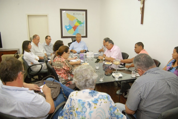 Jackson apresenta perspectiva de cumprimento da lei do piso dos professores