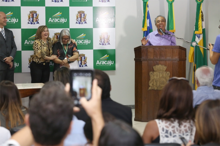 João Alves garante piso salarial e retroativo a janeiro