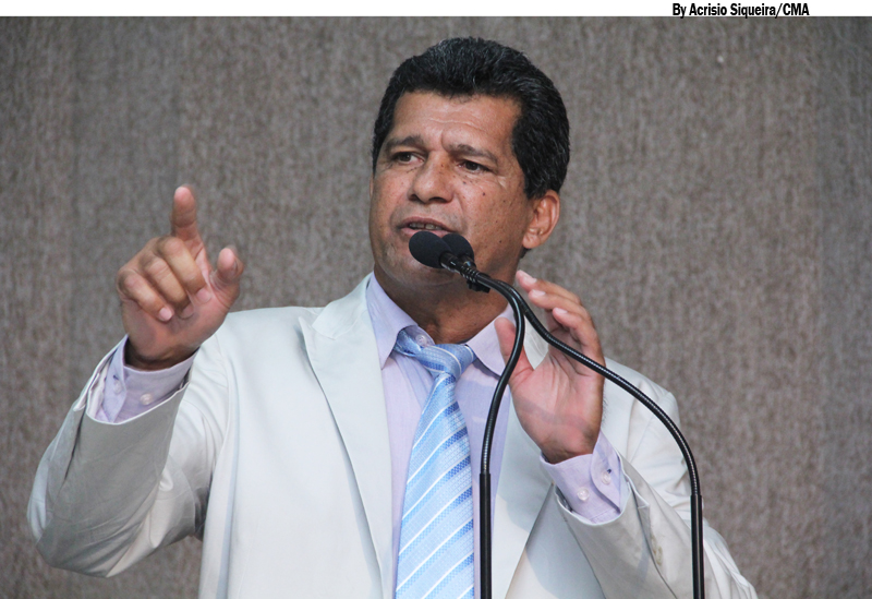 “Professores fazem greve mesmo com o piso sendo pago”, diz Agamenon