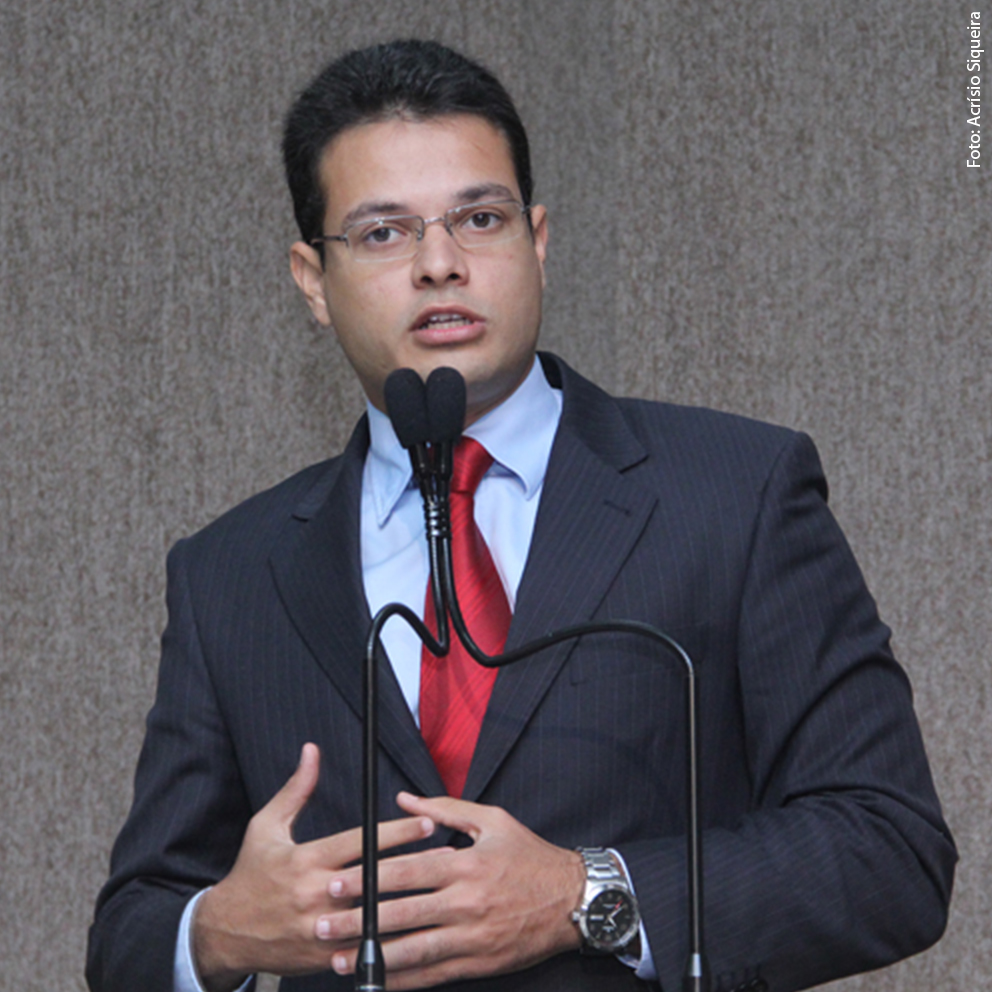 Anderson volta a cobrar iluminação na Estrada da Luzia